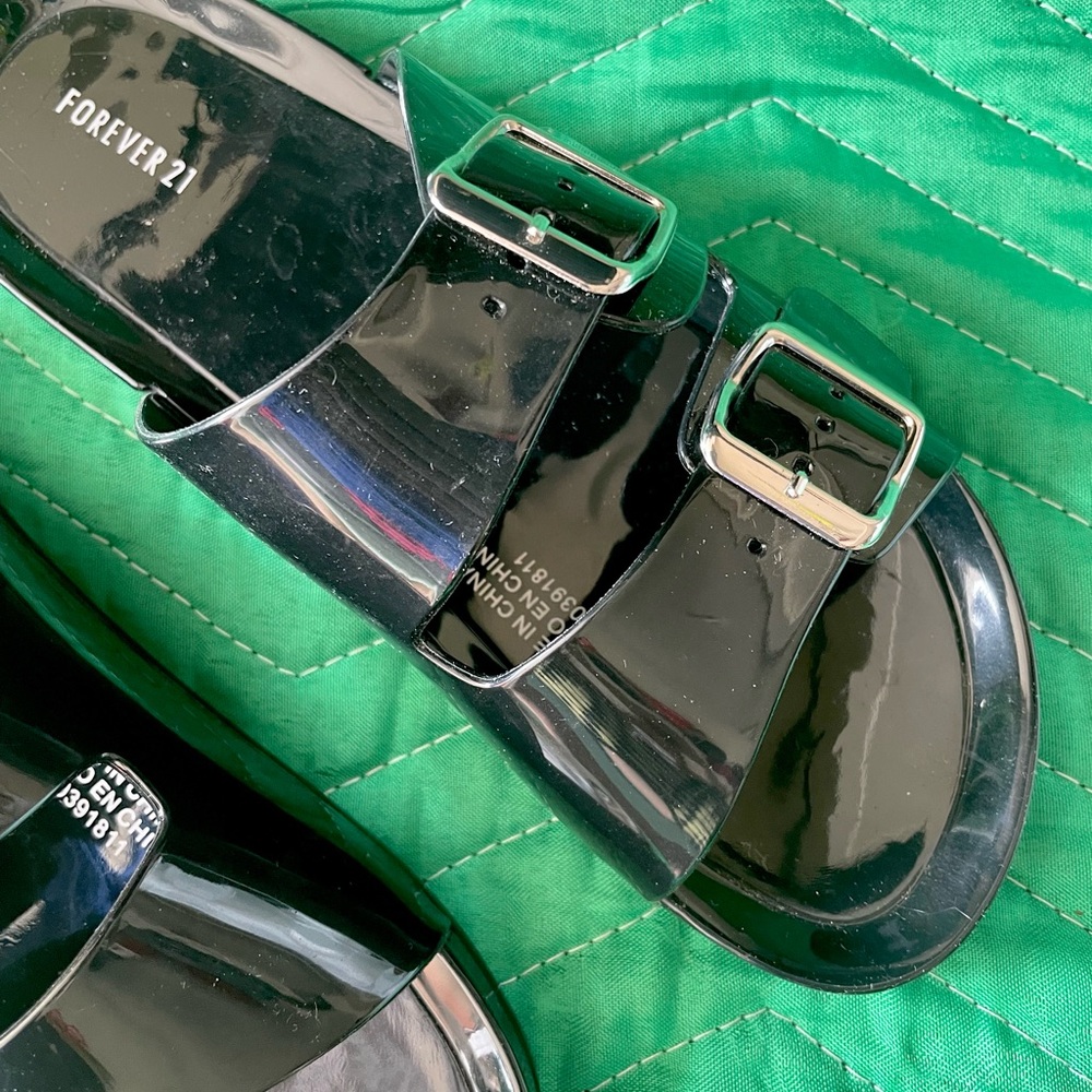 Forever 21 black plastic buckle slide sandals - Picture 4 of 5
